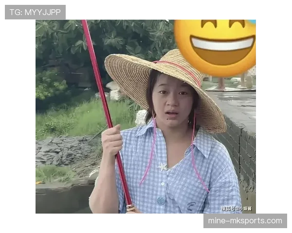 全红婵回家路上还在啃苹果，网友：这哪像奥运冠军啊？
